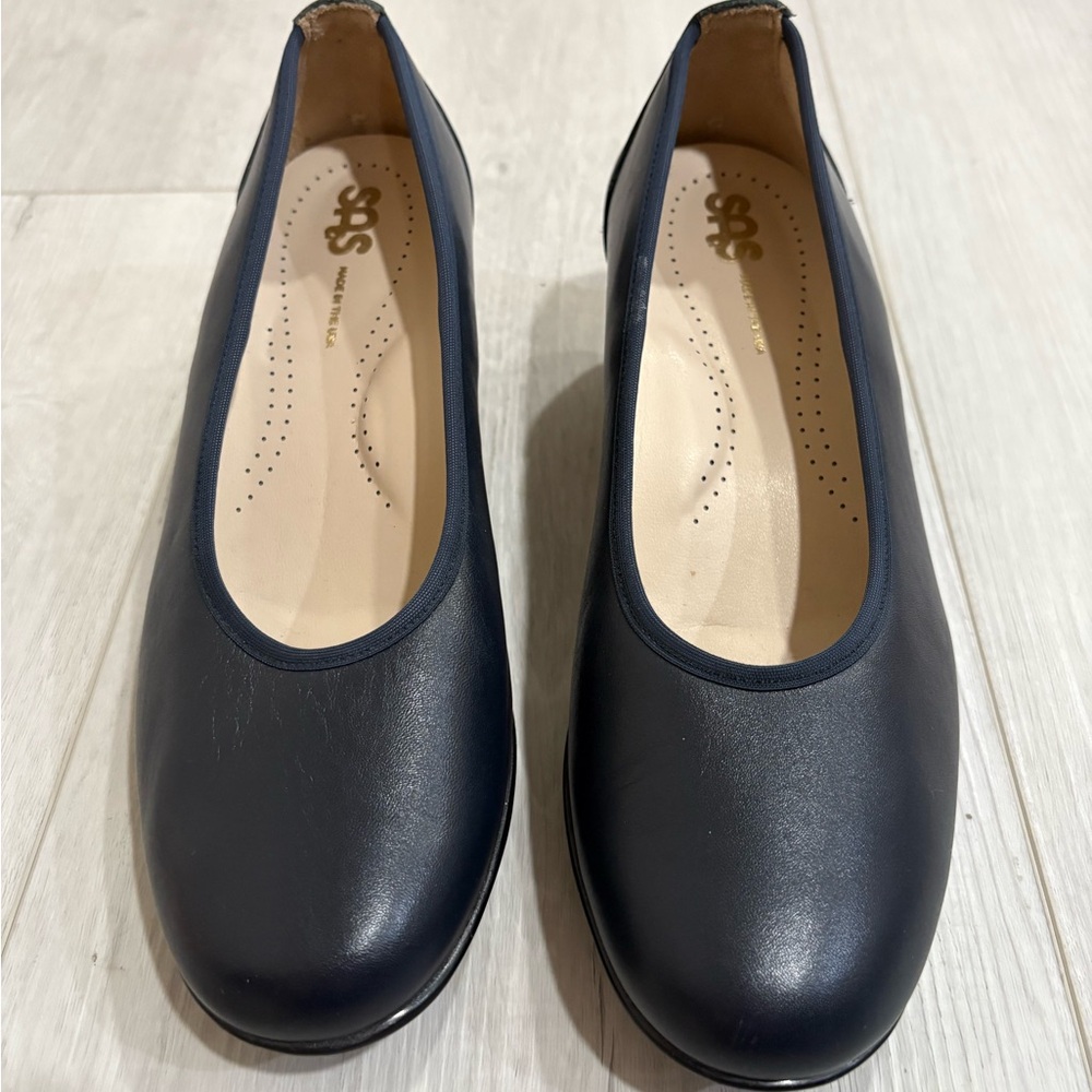 SAS Milano Women's Navy Leather Pumps